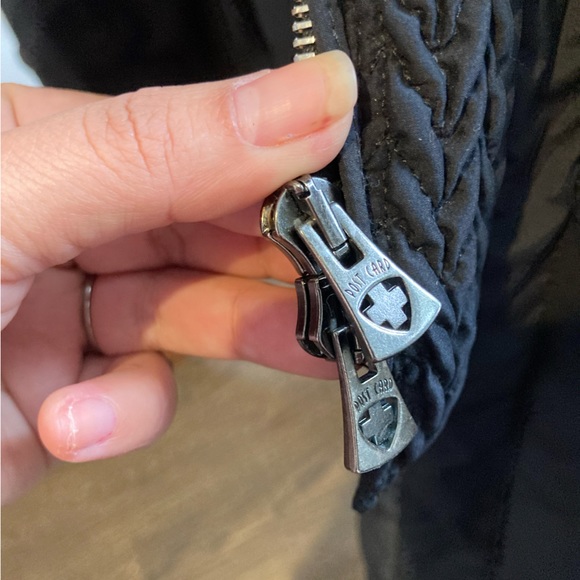 Post Card Luxury Sportswear Black Winter Jacket - Picture 4 of 8